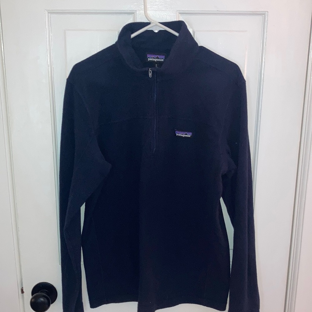 Medium Men’s Patagonia 3/4 zip fleece. Dark Blue